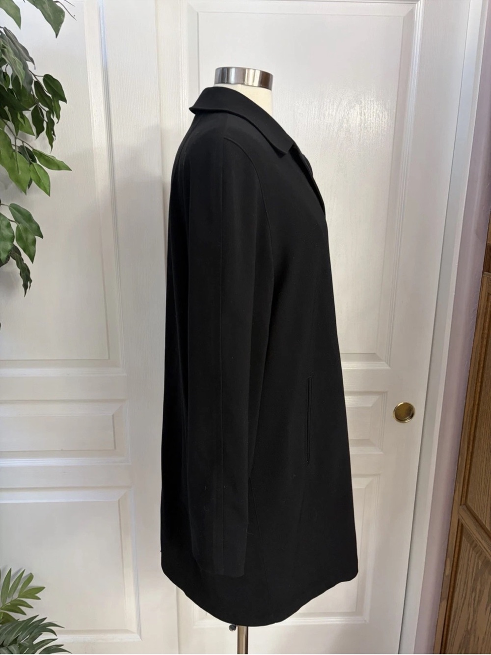 London Fog Women’s Single-Breasted Long Button Front Overcoat Coat ~ Black - Picture 4 of 7
